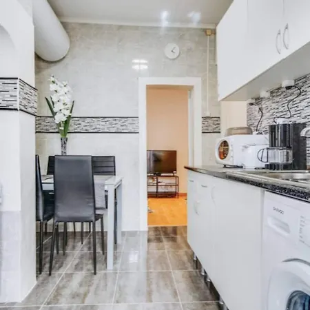 3 Bedroom In Baixa With River View ליסבון